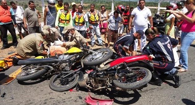 As duas motocicletas estavam no sentindo de quem sobe a rodovia, em direção aos bairros da parte alta de Penedo