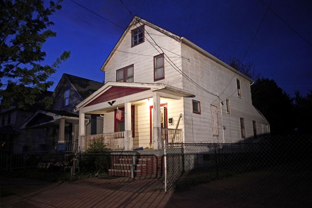 Irmãos mantinham trio em cativeiro há 10 anos em casa em Cleveland (Foto: Bill Pugliano/Getty Images/AFP)