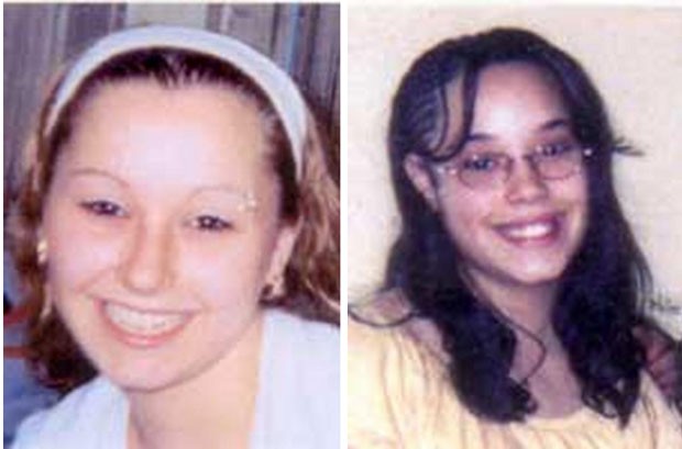 Fotos mostram Amanda Berry, à esquerda, e Georgina DeJesus, que foram sequestradas há cerca de dez anos (Foto: FBI/AP)