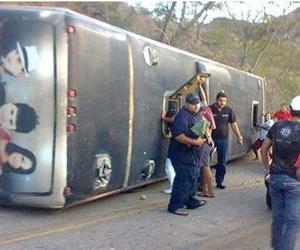 De acordo com relatos colhidos no local, o motorista do ônibus percebeu que o veículo estava com problemas mecânicos enquanto descia a serra