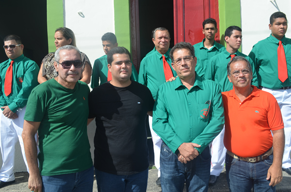 Vereador Del Cavalcante (preto) e o presidente da Santa Cecília, Engenheiro João Lopes, à direita.