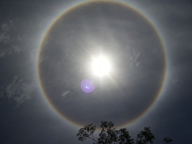 Presença de um halo solar foi observada no céu do Rio Grande do Sul nesta sexta-feira (13) (Foto: Pedro Henrique de Morais Campetti/Vc no G1)