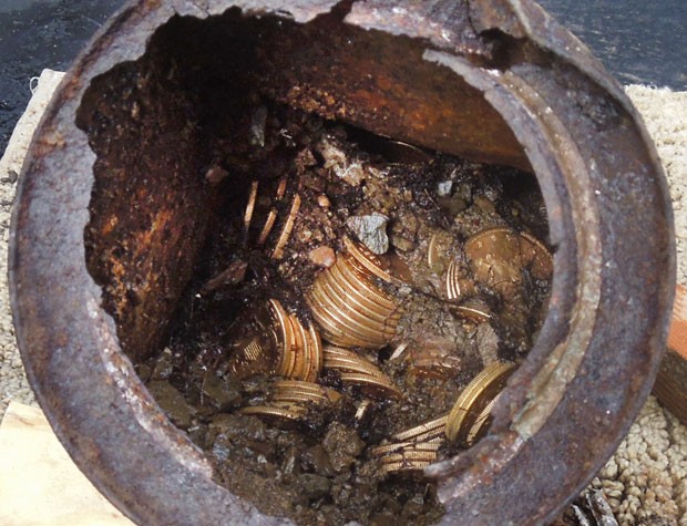 Moedas datam da segunda metade do século XIX (Foto: Saddle Ridge Hoard discoverers via Kagin's, Inc/AP)