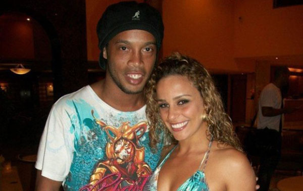 Ronaldinho Gaúcho vai casar com as duas namoradas