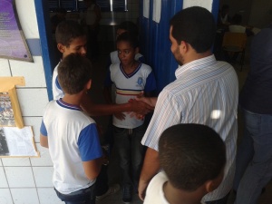 Vereador Del Cavalcante cumprimentou os alunos da escola. (Foto: André Marechal)