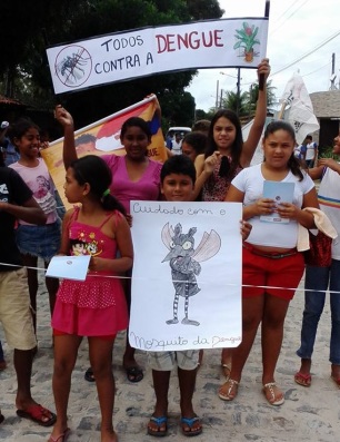 Alunos prepararam cartazes explicando sobre os riscos do mosquito.