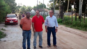 Fernando (Topografia), Marcelo Albuquerque (HL Construtora) e o vereador Neilton Costa.