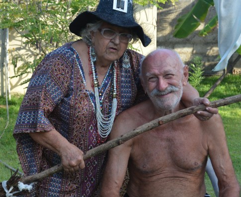 "Seu Adelmo" ao lado de sua esposa durante aniversário dela. (Foto: arquivo MN)