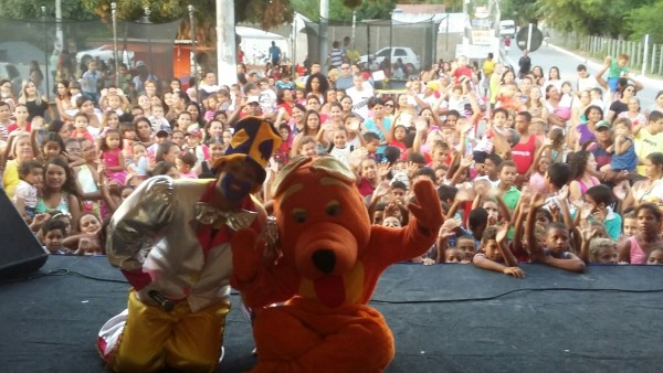 Turma da Galinha Pintadinha animou a criançada.