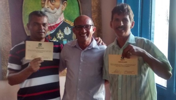 Vereador Neilton Costa, durante entrega dos certificados..