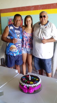 Dani Dias, ao lado do pai e do Rei do Carnaval.