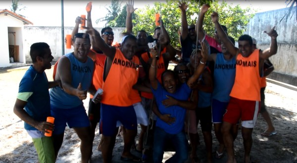 Repórter Damião Messias fez a festa com o Anormais.