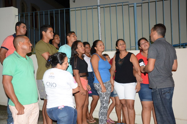 Ex-alunos explicaram a situação que estão enfrentando. (Foto: Gabriel Monteiro)