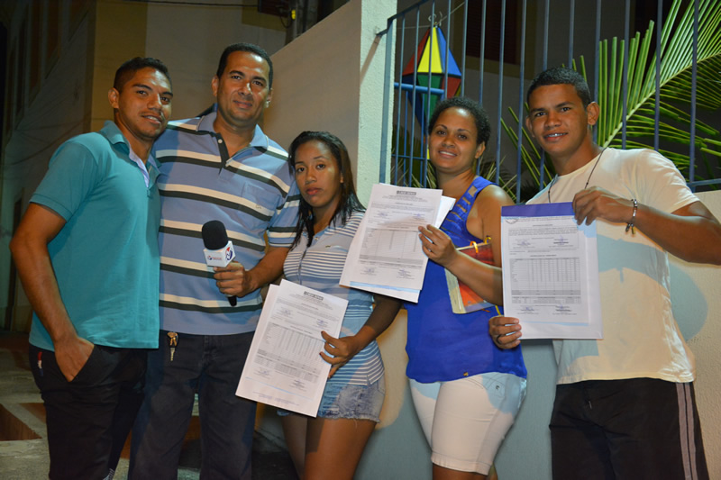 Alunos finalmente conseguiram ter acesso ao histórico de conclusão do ensino médio. (Foto: Gabriel Monteiro)