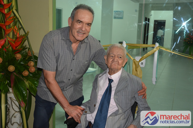 Empresário Mauro Vascocelos, do grupo de hotéis Ponta Verde, ao lado do Maestro Manuel Alves de França. (Foto: Gabriel Santos)