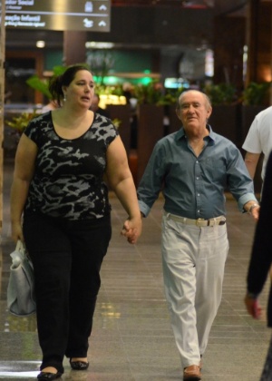 Lilian, que sempre acompanha Renato Aragão nos eventos, disse que o marido já escreve para a atração