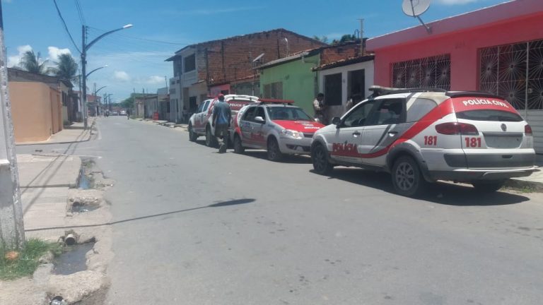 Homem é encontrado morto dentro de residência na Rua dos Cajueiros de